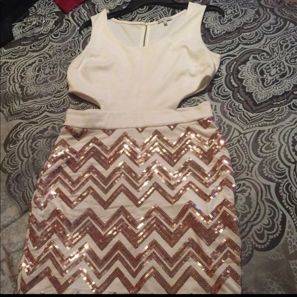 White/Gold Chevron Mini w/side Cut-Outs